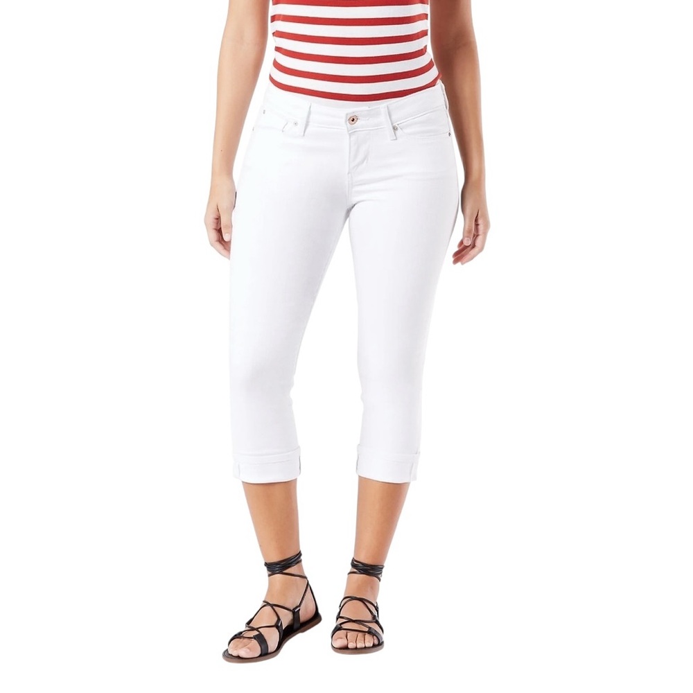 Levi’s Signature•Women's White Capri Jeans